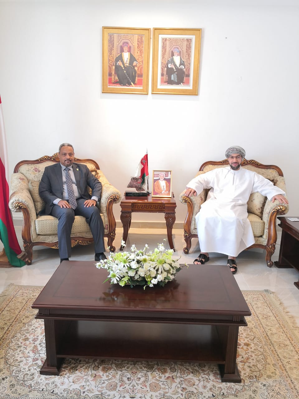 زيارة سعادة السفير إلى سفارة سلطنة عمان